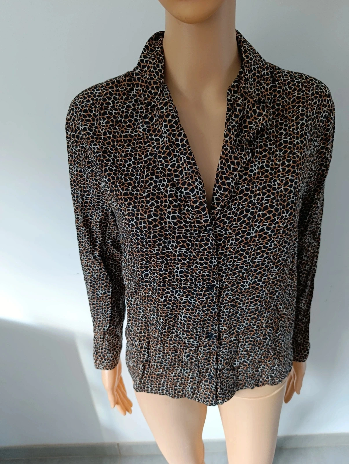 Blusa Pull&Bear XS con estampado animal 100% viscosa mangas largas – photo 3